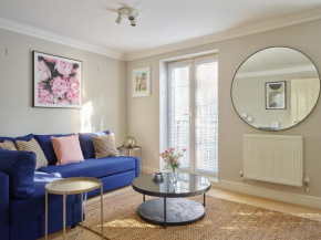 Curb Properties - Gorgeous 3 Bedroom House Close To Town Centre